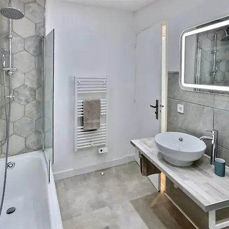 Grand Deux Pieces Renove A 400M De La Plage *